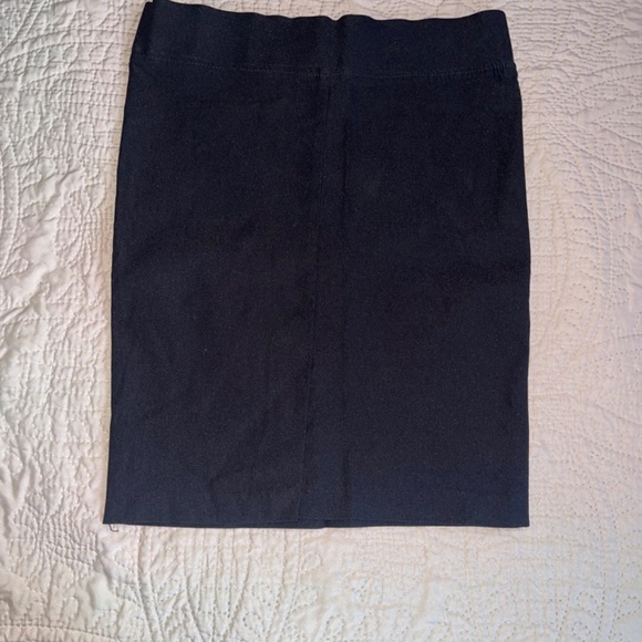 The Clothing Company Black Skirt With a mini back Slit - Picture 5 of 5